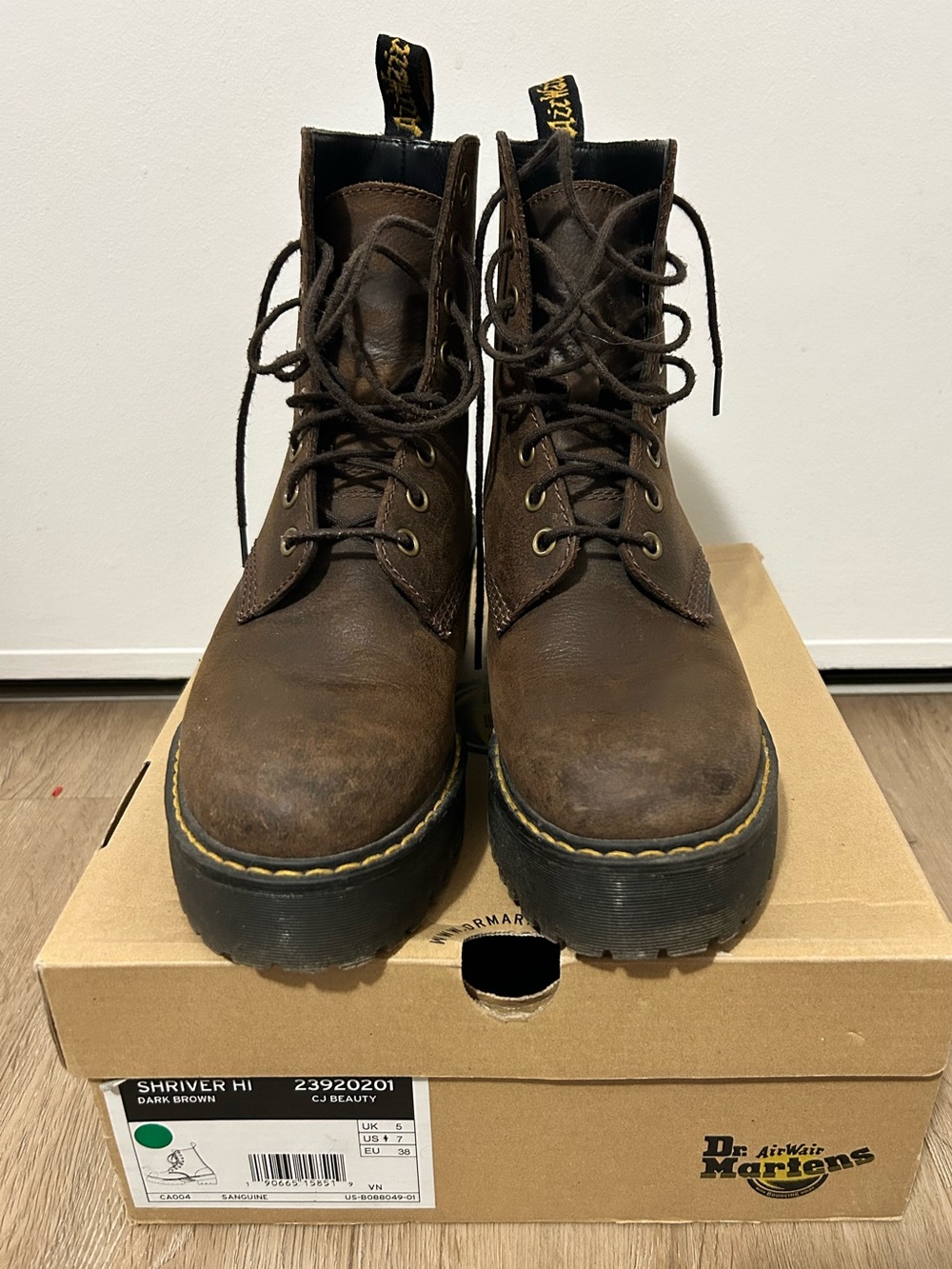 Dr. Martens. Shriver Hi in dark Brown
